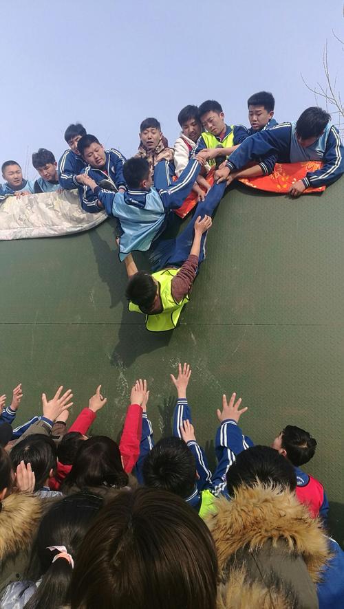 乌兰浩特市第四中学1601班两天一夜封闭式团队拓展训练